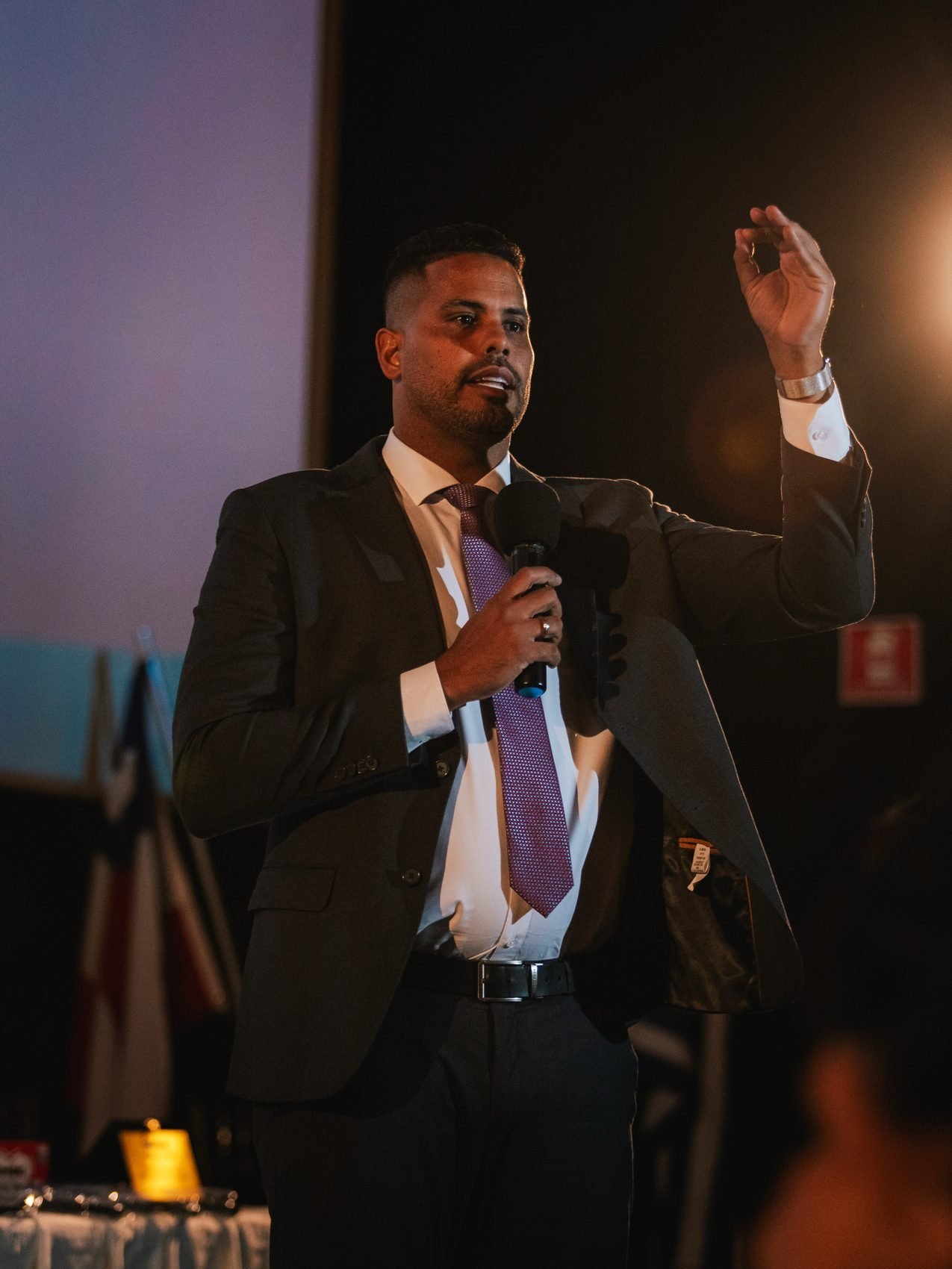 Dr. Thiago Bianchi, advogado eleitoral (OAB/BA 29.911), em palestra sobre direito eleitoral em Camaçari, Bahia